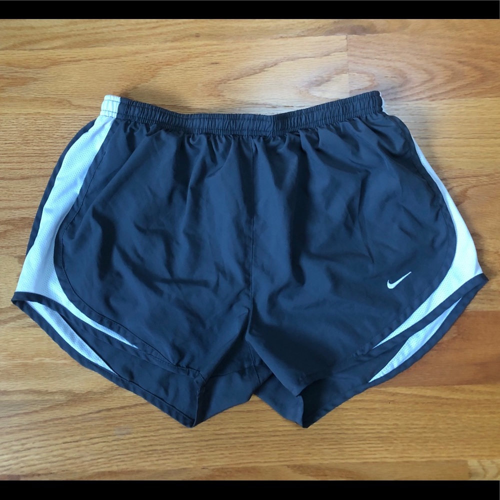 M Nike Women's Tempo Dry Core 3'' Running Shorts